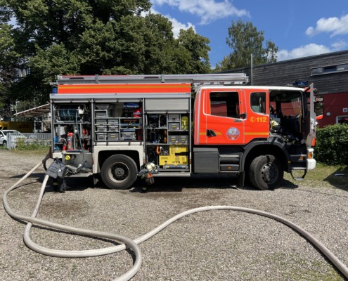 Feuerwehrauto vor dem Hanseat-Gebäude